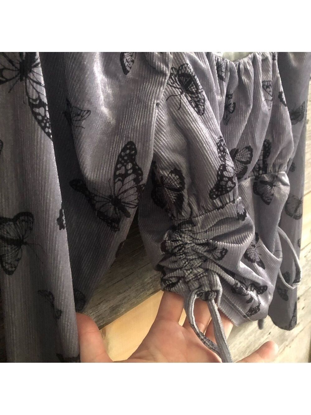 Lavender Moon NWT Size XS Grey Cropped Off-Shoulder Top - Picture 4 of 7